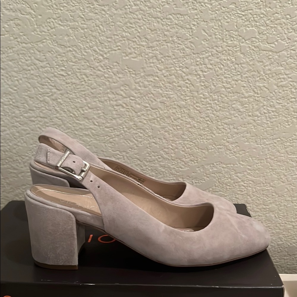 Vionic Cream Heels with Chunky Block Heel and Open Toe Design
